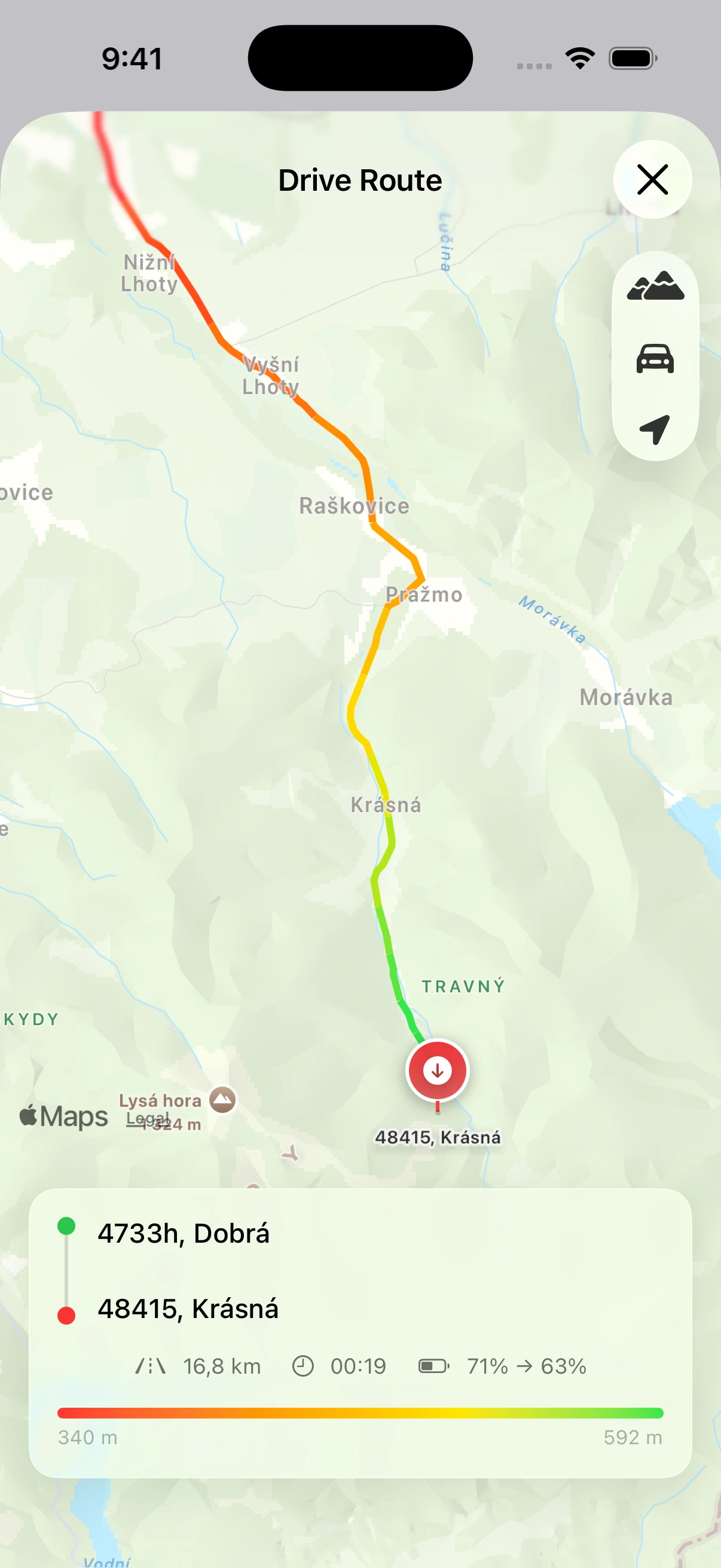 Visualização de rota HedgieMate mostrando viagem Tesla colorida por altitude com gradiente indicando alterações de altitude ao longo da rota