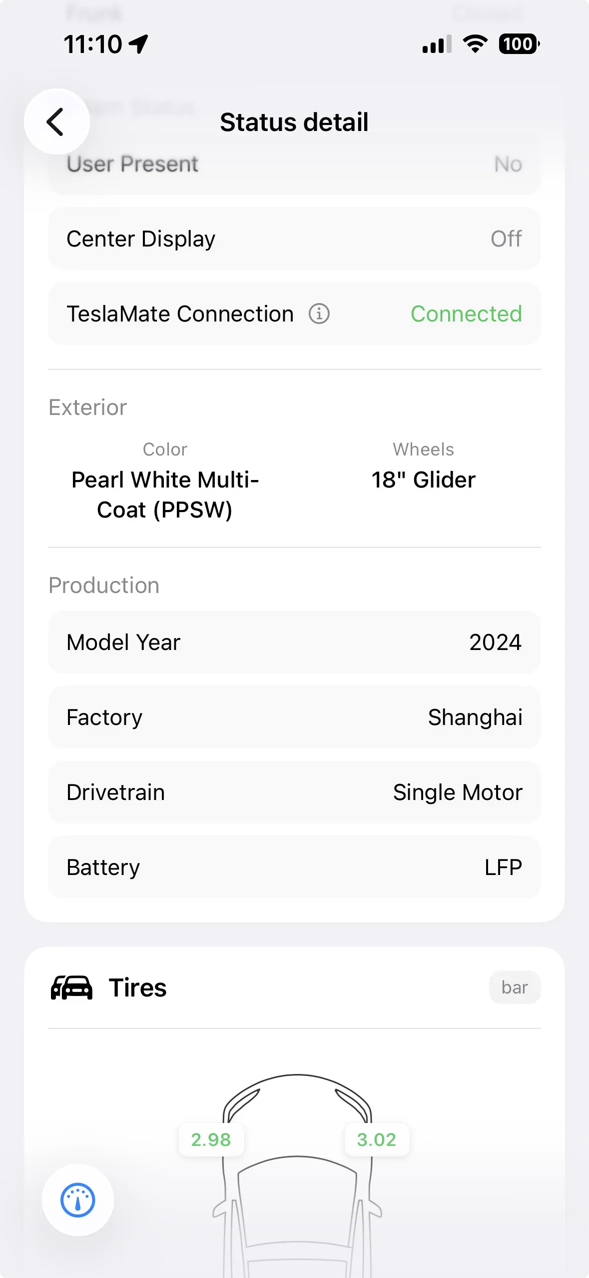 HedgieMate vehicle status showing model year, factory, drivetrain, and battery details